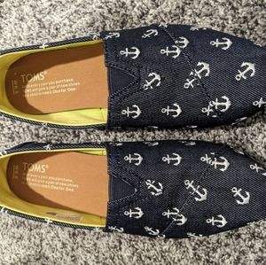 New in box! Tom's size 6.5 classic Navy anchors embroidered slip ons.